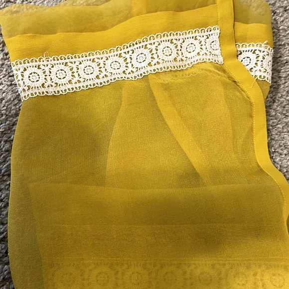 Kurta kameez pants off shoulder, mustard yellow white lace long sleeve - Picture 7 of 14